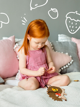 Шнуровка Ежик на полянке